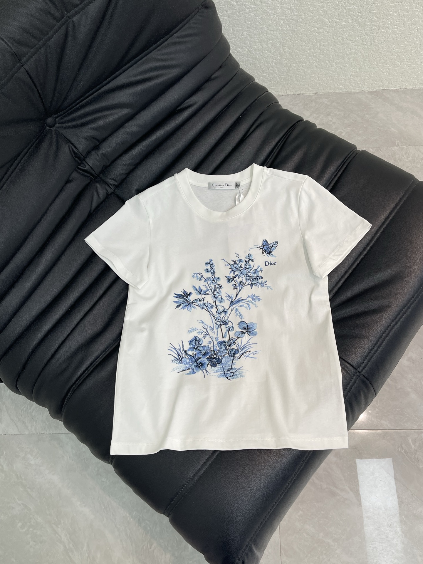 Women's short sleeves